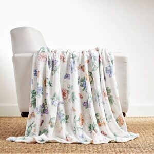 Floral Patterned Throw Blanket